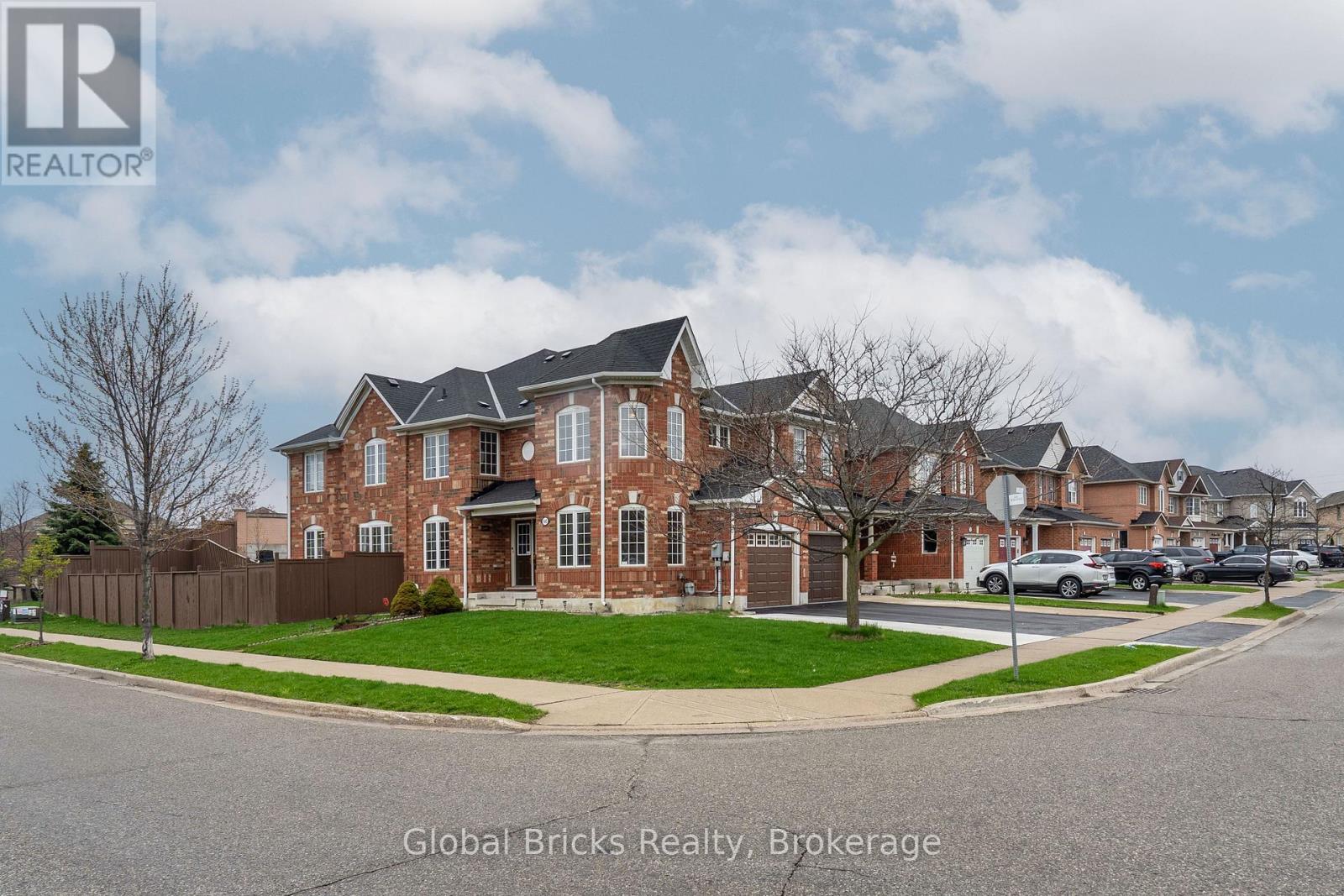 60 Dwyer Drive, Brampton, ON photo 2