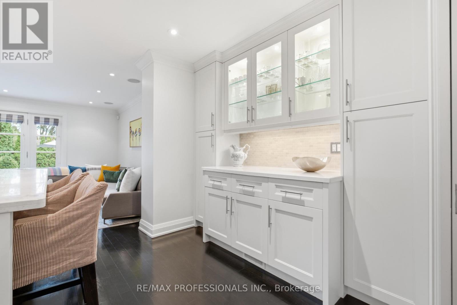 19 LANGMUIR CRESCENT - 13
