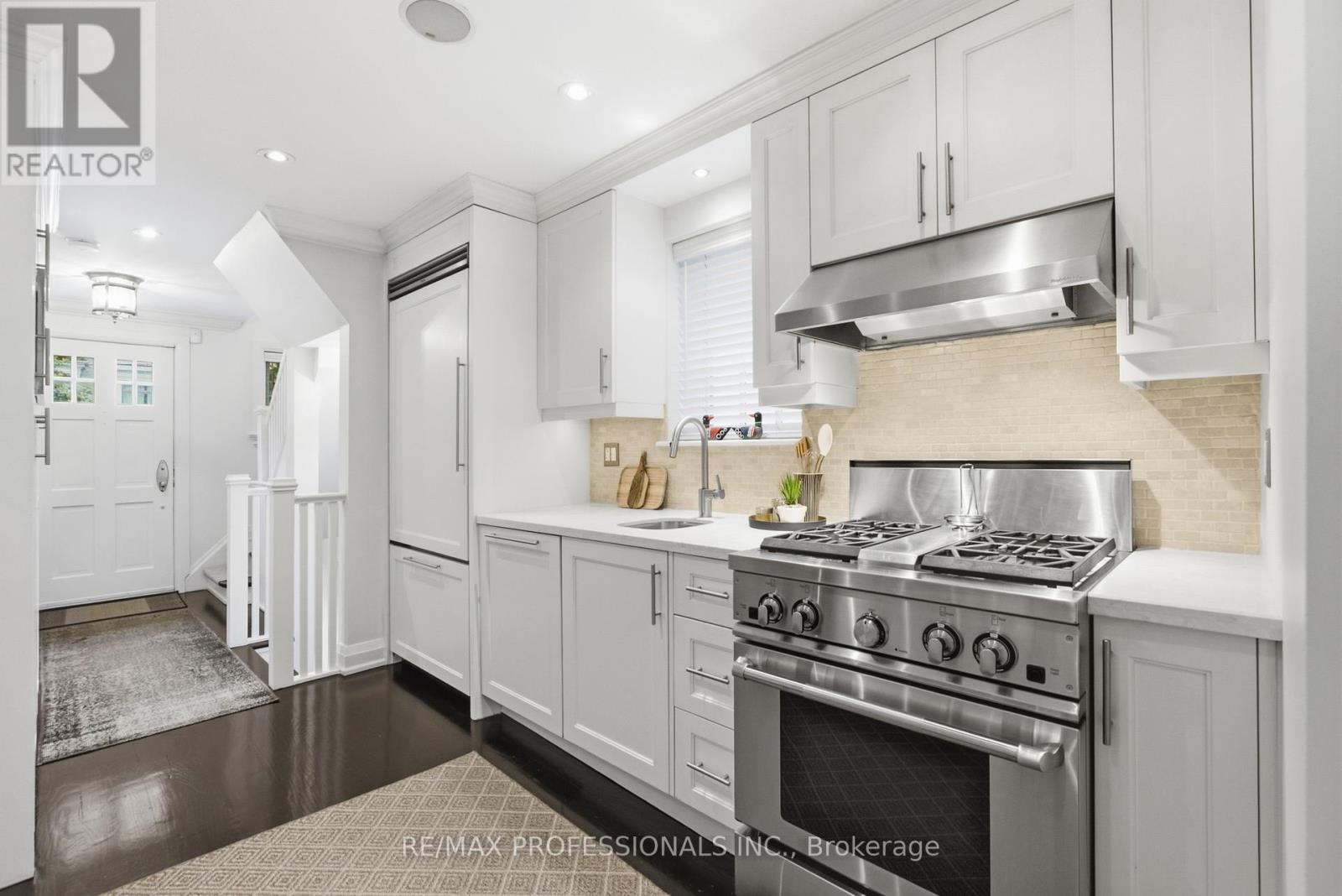 19 LANGMUIR CRESCENT - 15