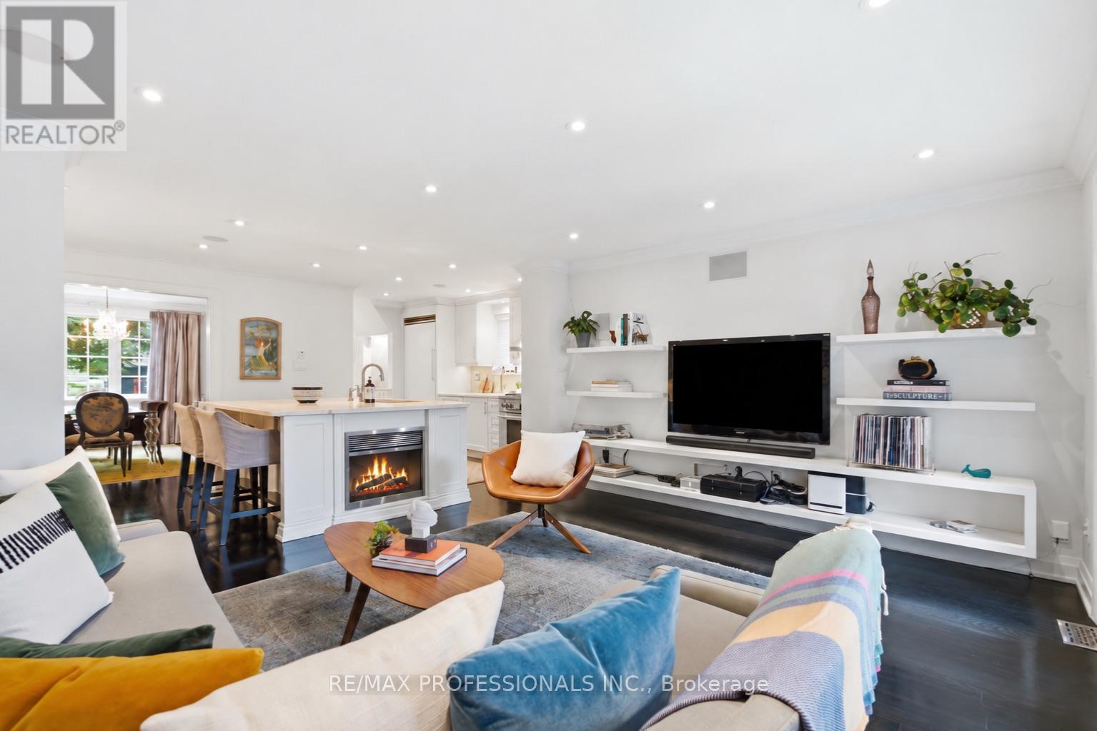 19 LANGMUIR CRESCENT - 18
