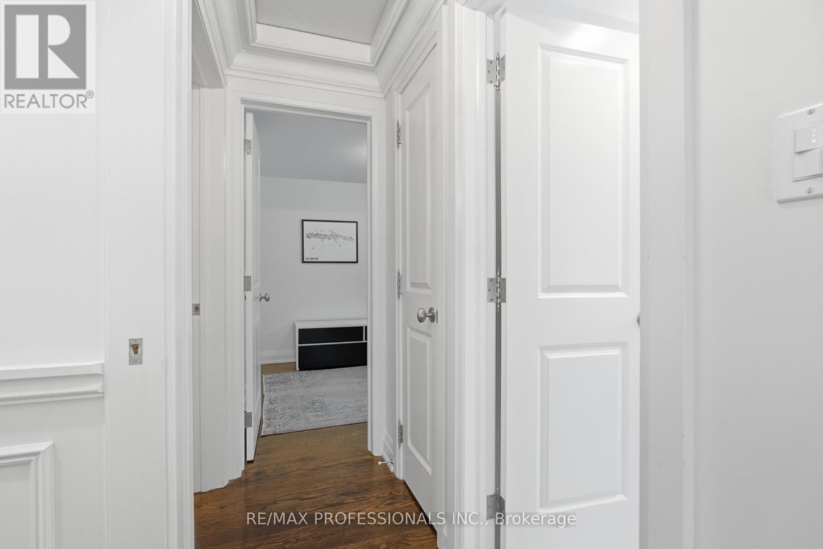19 LANGMUIR CRESCENT - 21