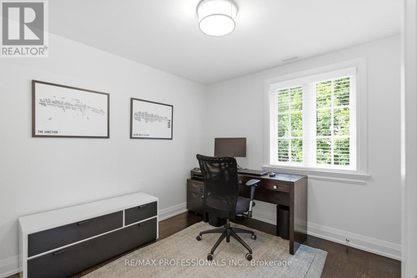 19 LANGMUIR CRESCENT - Image 32