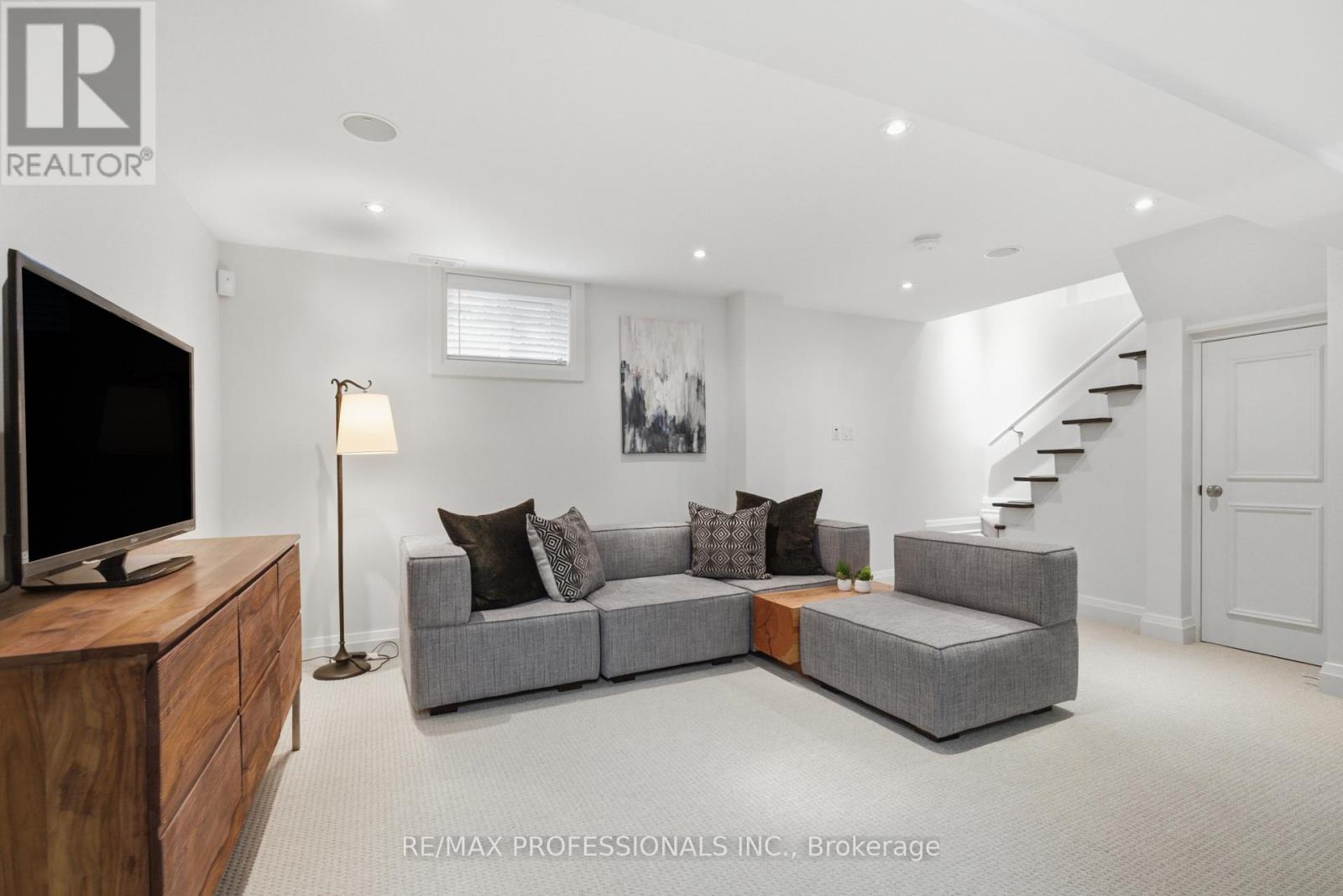 19 LANGMUIR CRESCENT - Image 36