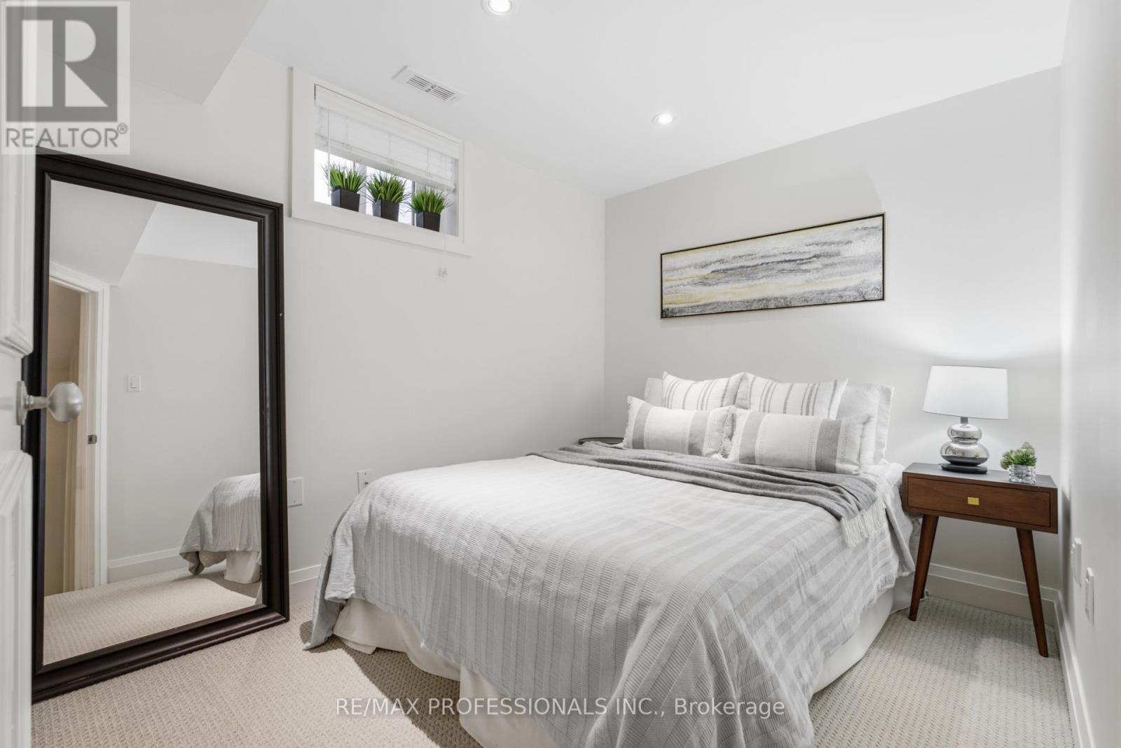 19 LANGMUIR CRESCENT - Image 37