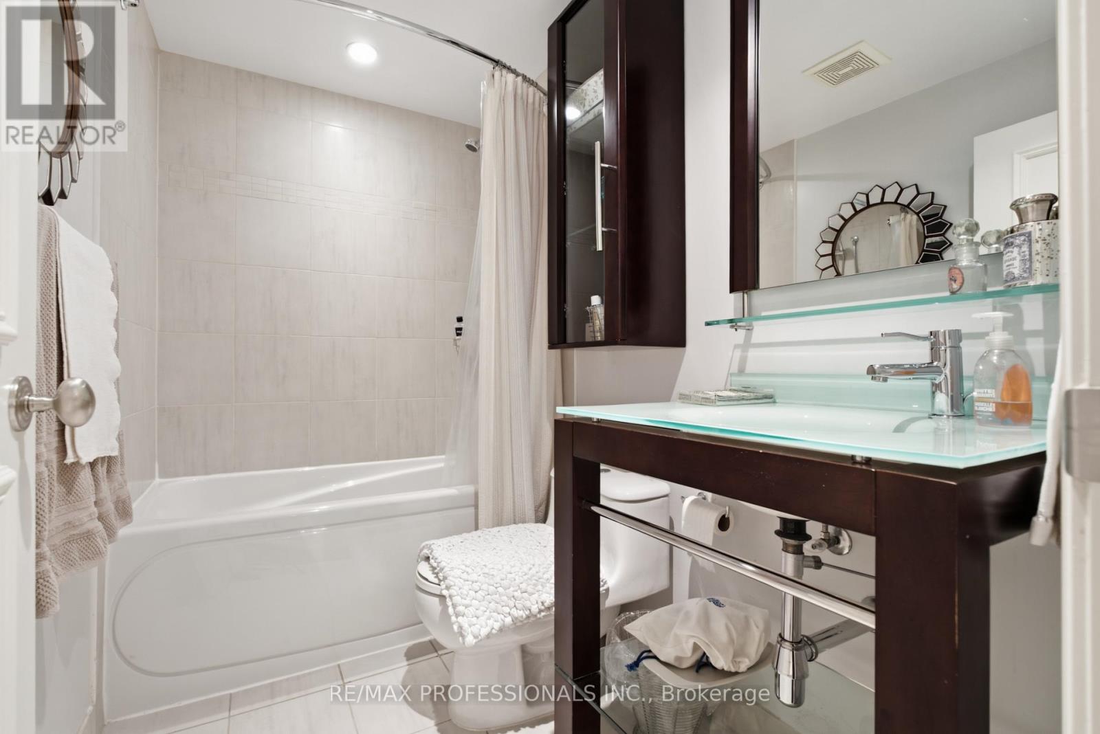 19 LANGMUIR CRESCENT - Image 38