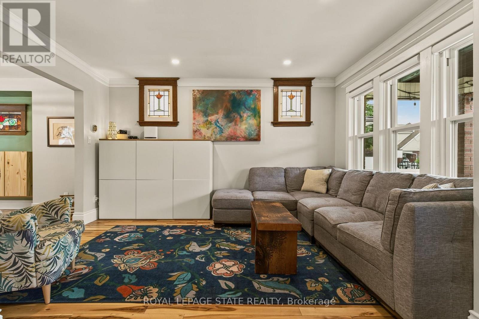 72 GARSIDE AVENUE N - 7