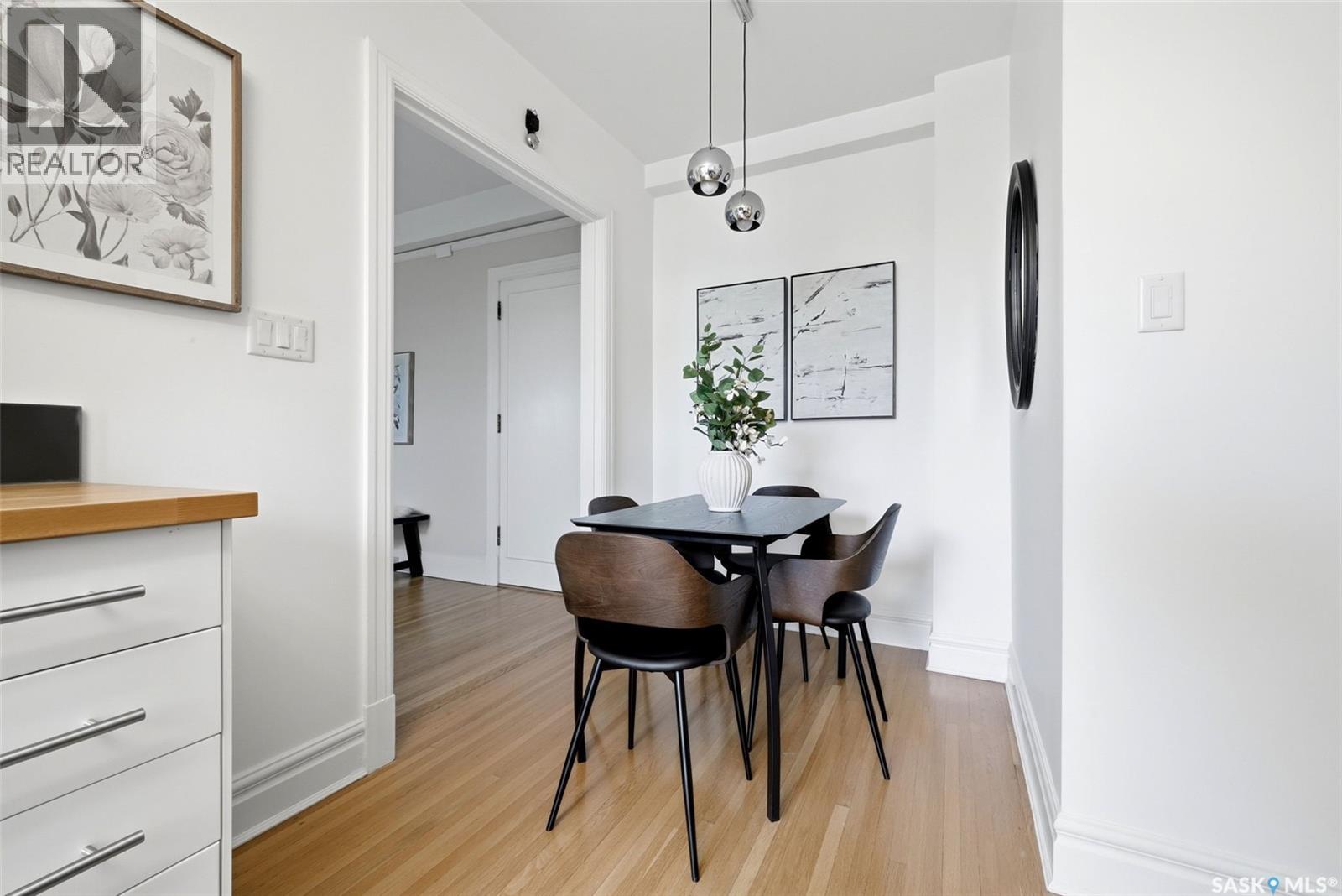 #204/206 2305 Victoria AVENUE - 10