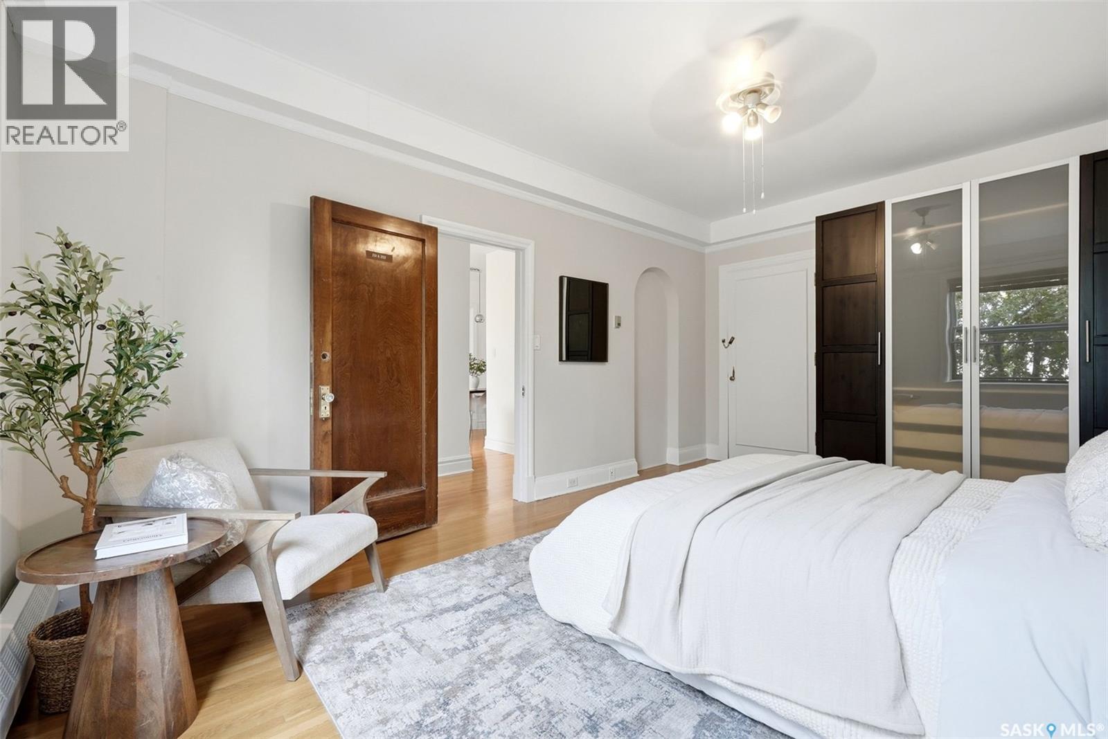 #204/206 2305 Victoria AVENUE - 12