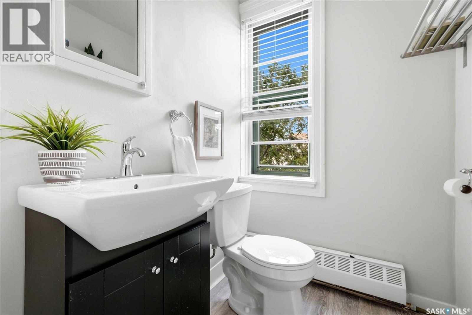#204/206 2305 Victoria AVENUE - 13