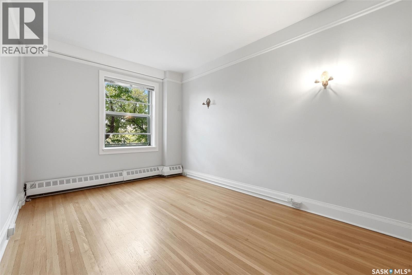 #204/206 2305 Victoria AVENUE - 14