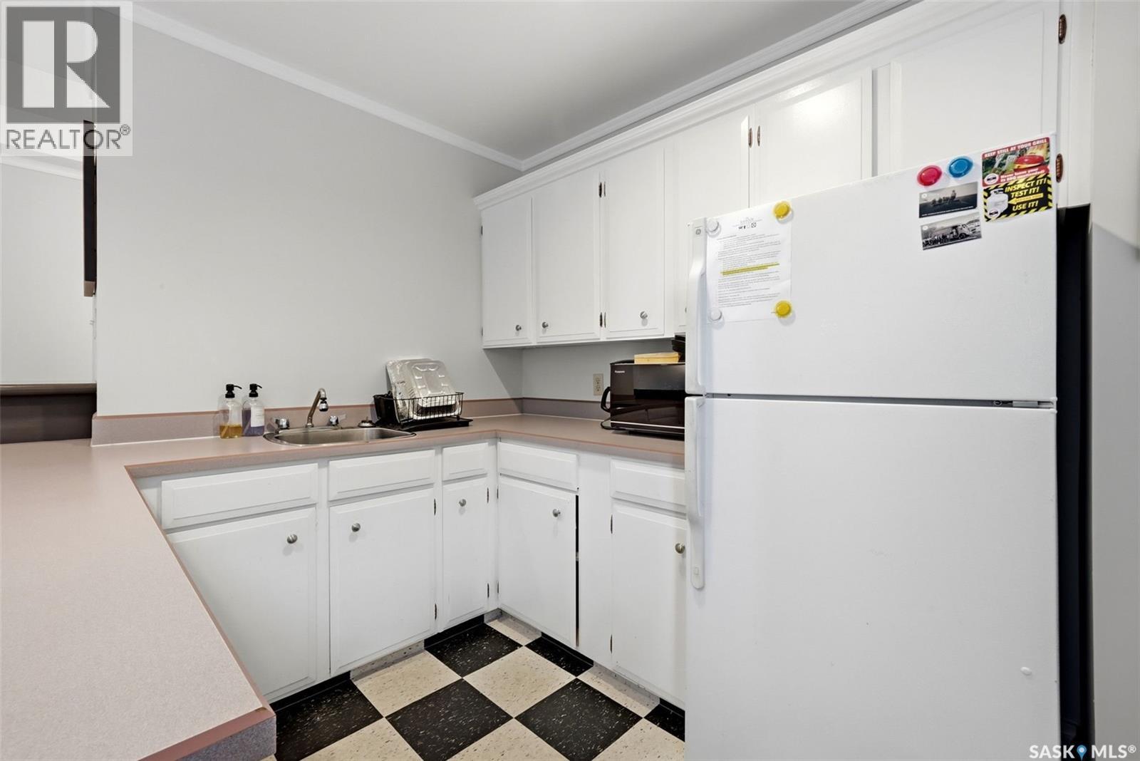 #204/206 2305 Victoria AVENUE - Image 24