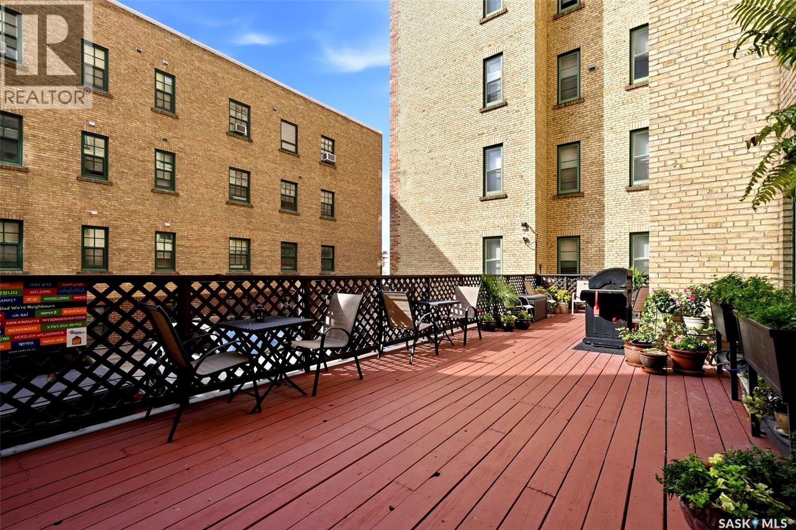 #204/206 2305 Victoria AVENUE - 25