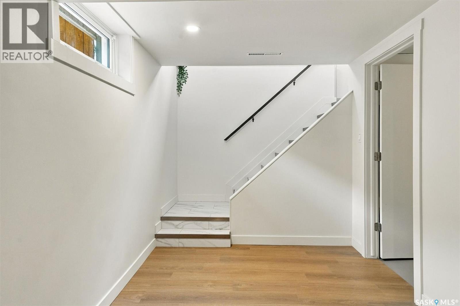 2810 Calder AVENUE - 31