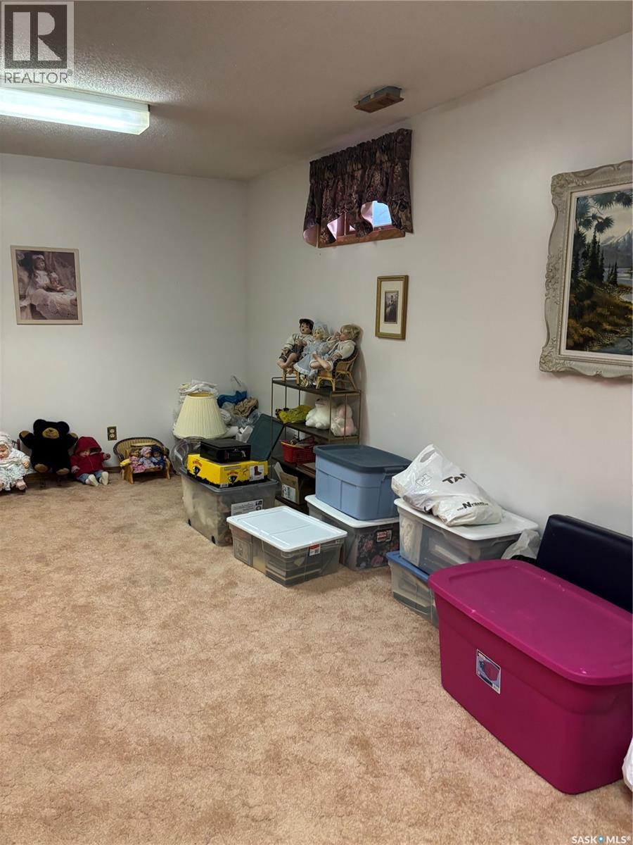 8 Taylor CRESCENT - Image 37