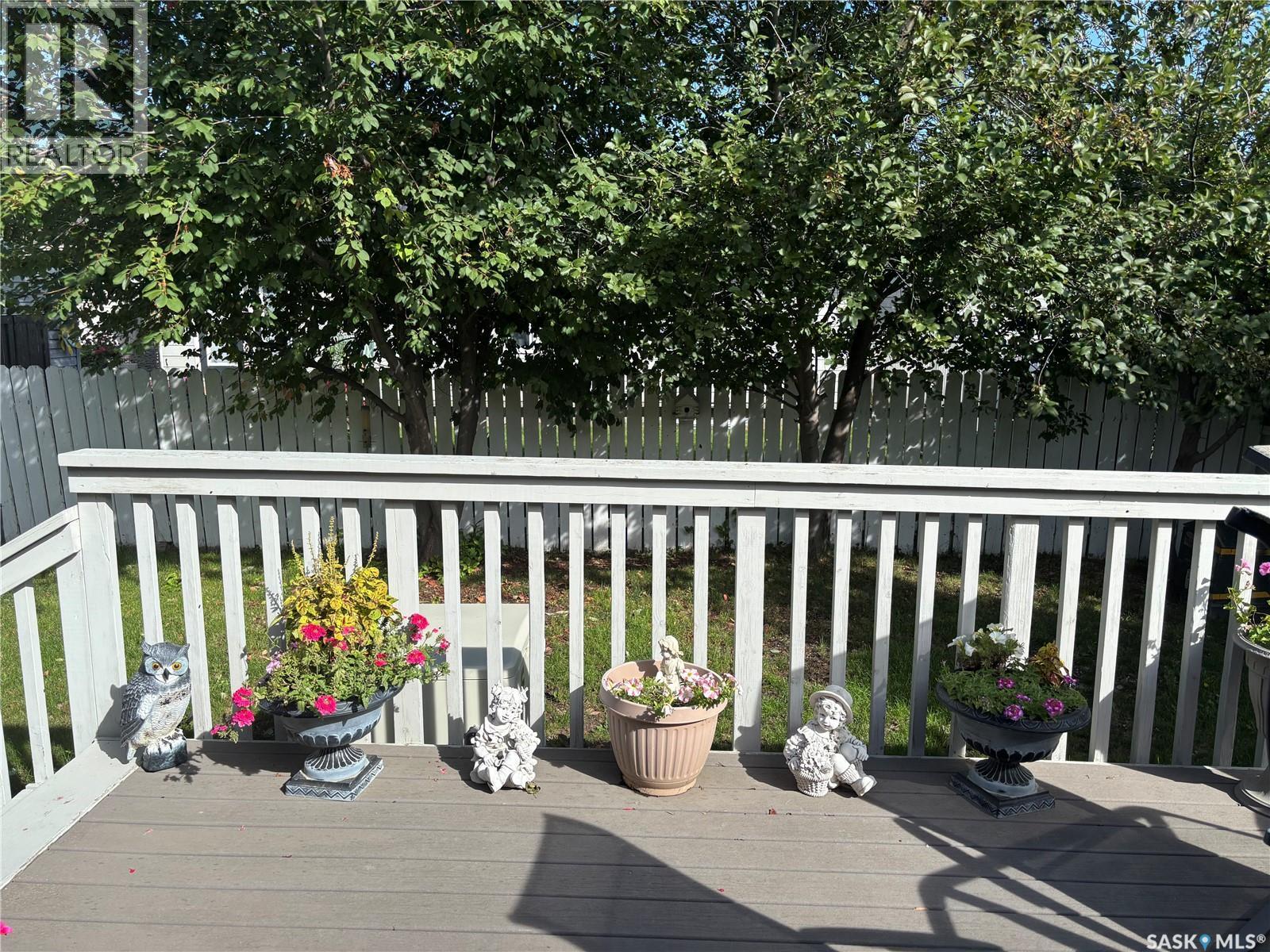 8 Taylor CRESCENT - 52