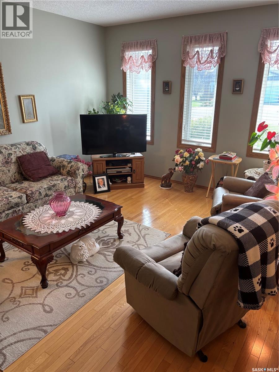 8 Taylor CRESCENT - 7