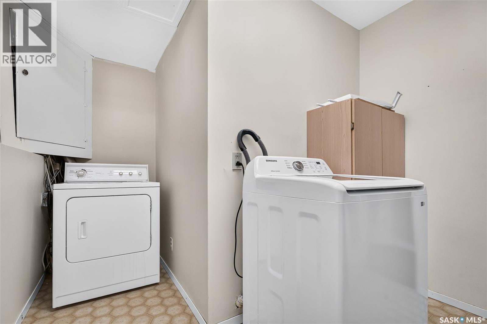 65 Edelweiss CRESCENT - 32