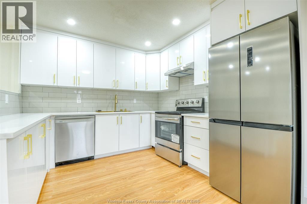 1411 BAYSWATER CRESCENT - 13