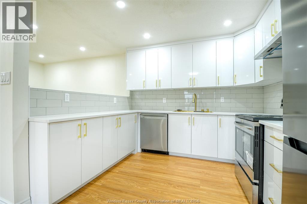 1411 BAYSWATER CRESCENT - 9