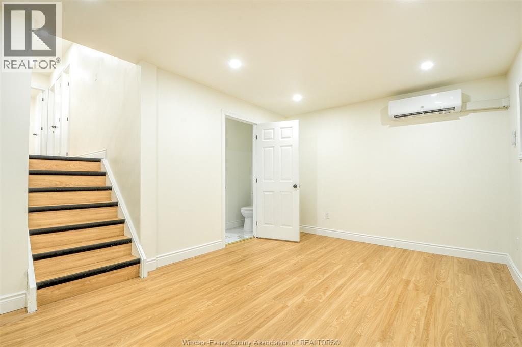 1411 BAYSWATER CRESCENT - 12
