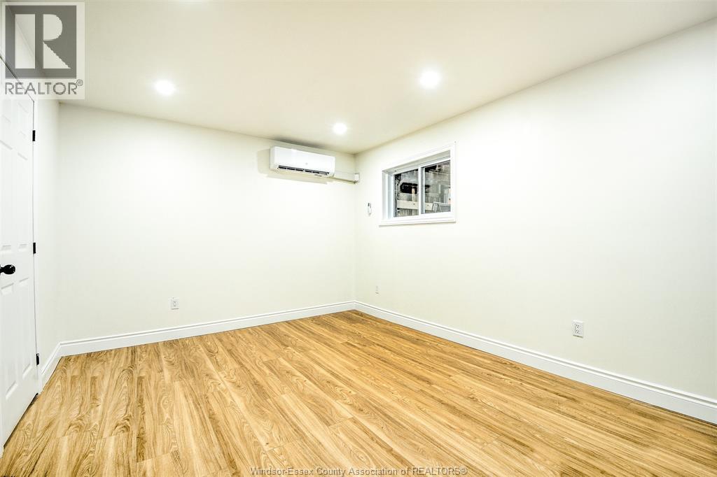 1411 BAYSWATER CRESCENT - 20