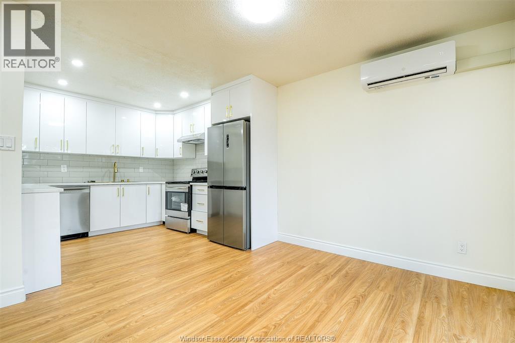 1411 BAYSWATER CRESCENT - 11