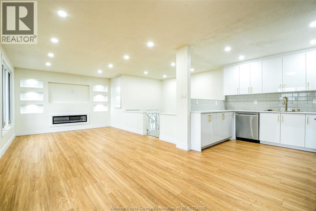 1411 BAYSWATER CRESCENT - 7