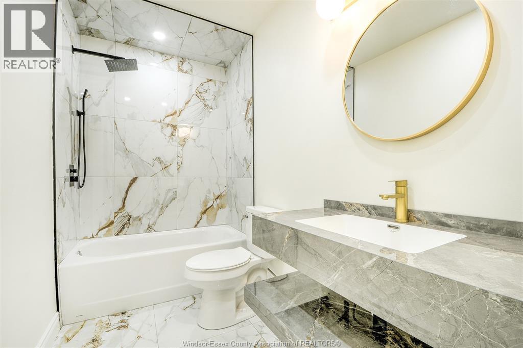 1411 BAYSWATER CRESCENT - 25