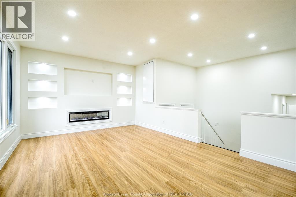 1411 BAYSWATER CRESCENT - 5