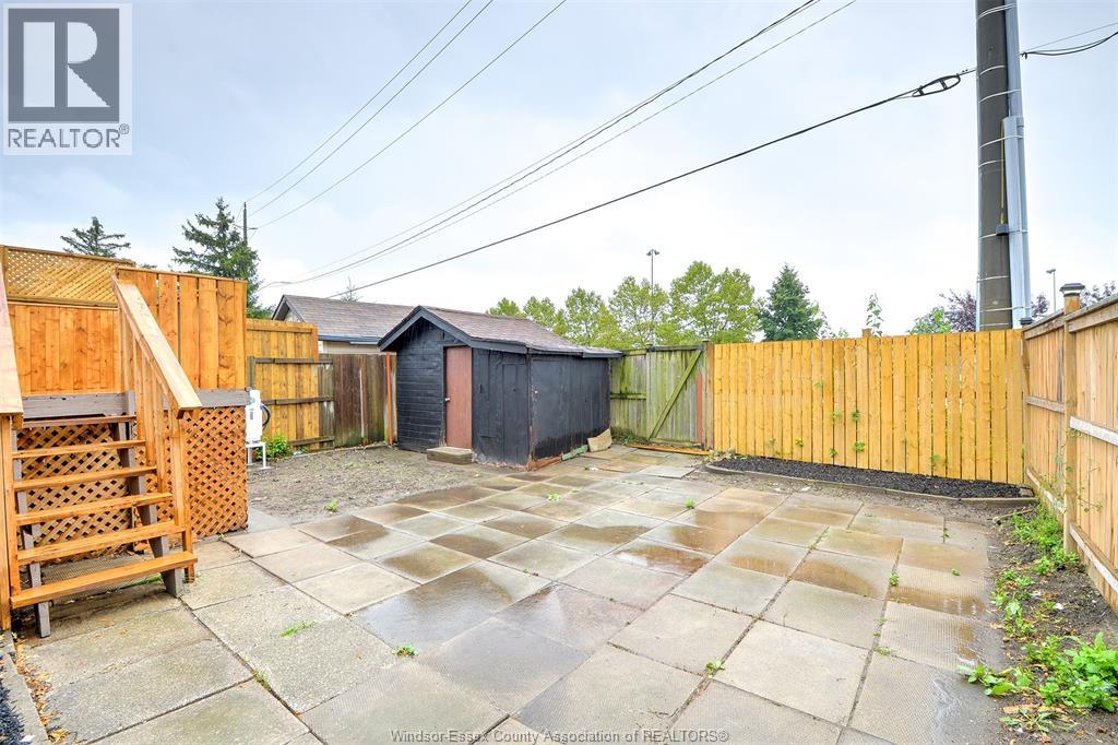 1411 BAYSWATER CRESCENT - 24
