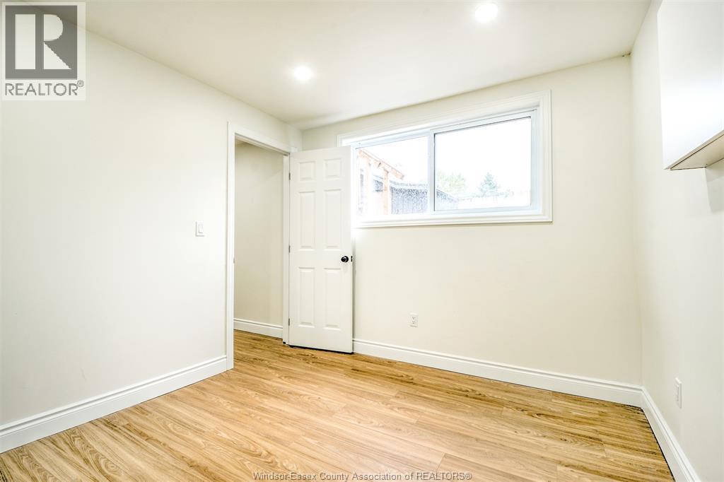 1411 BAYSWATER CRESCENT - 8