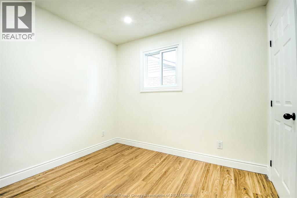1411 BAYSWATER CRESCENT - 19