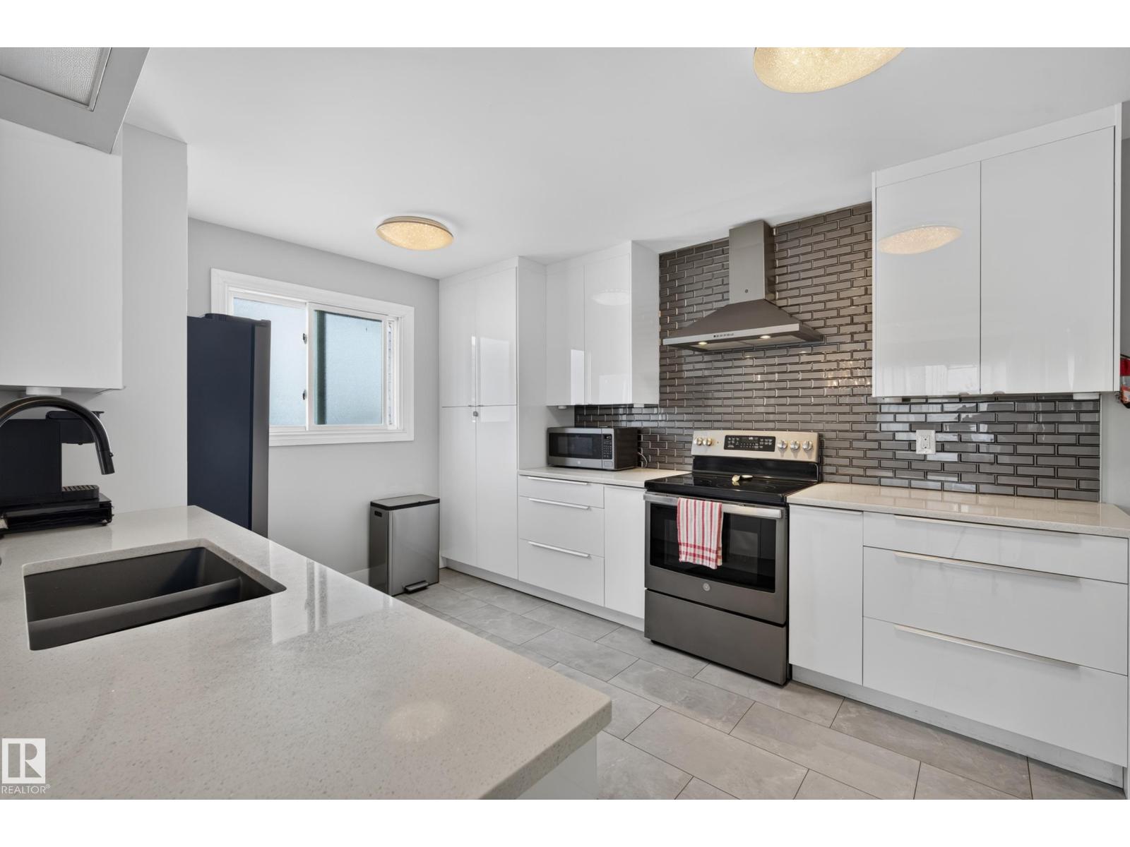 13512 111 ST NW - 9