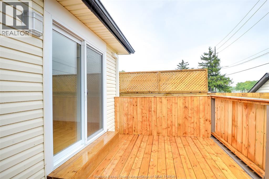 1411 BAYSWATER CRESCENT - 31