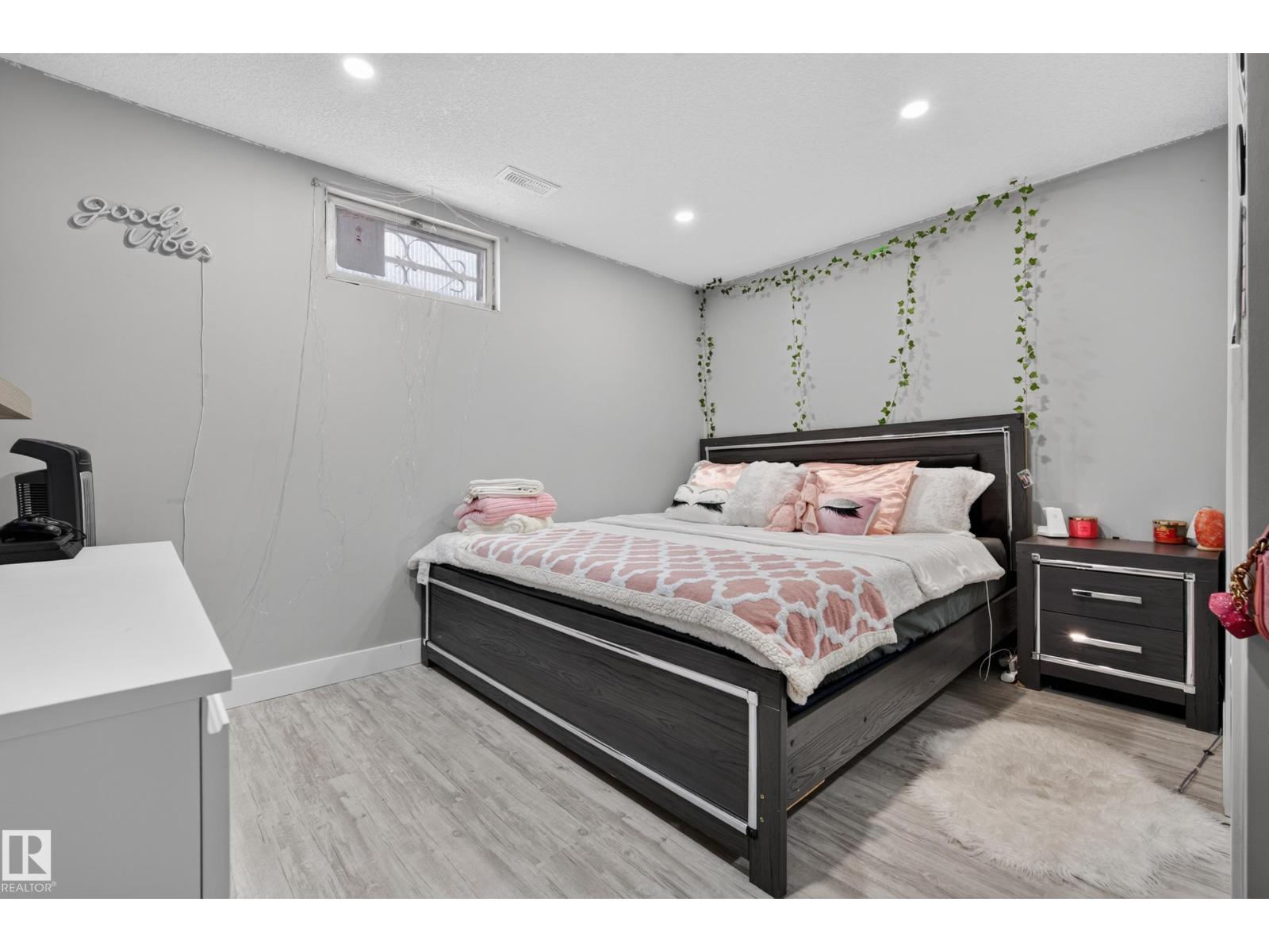 13512 111 ST NW - 30