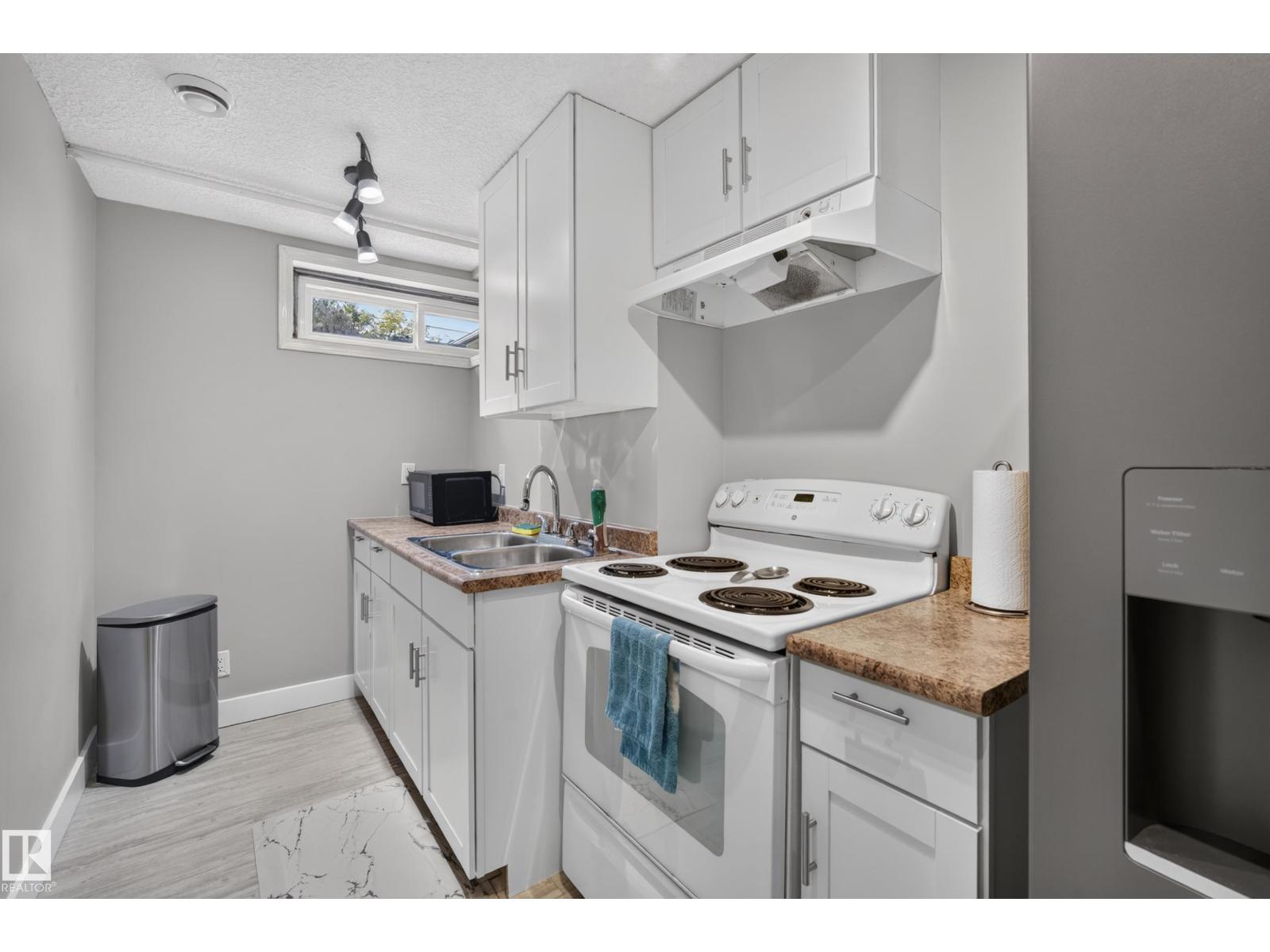 13512 111 ST NW - 28