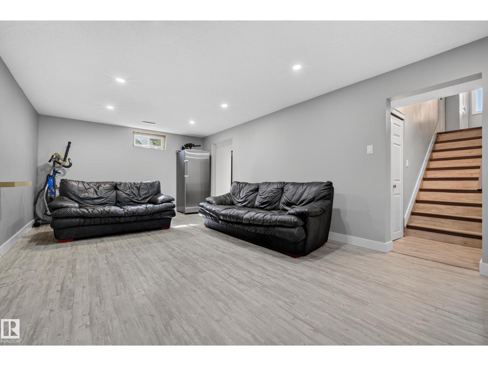 13512 111 ST NW - 24