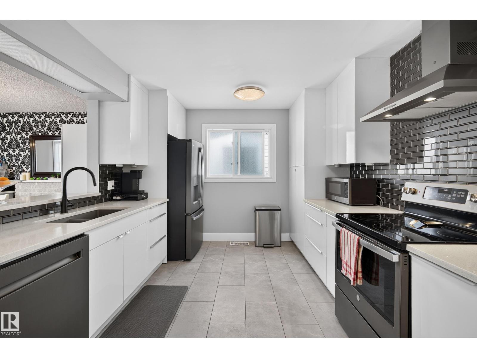 13512 111 ST NW - 10