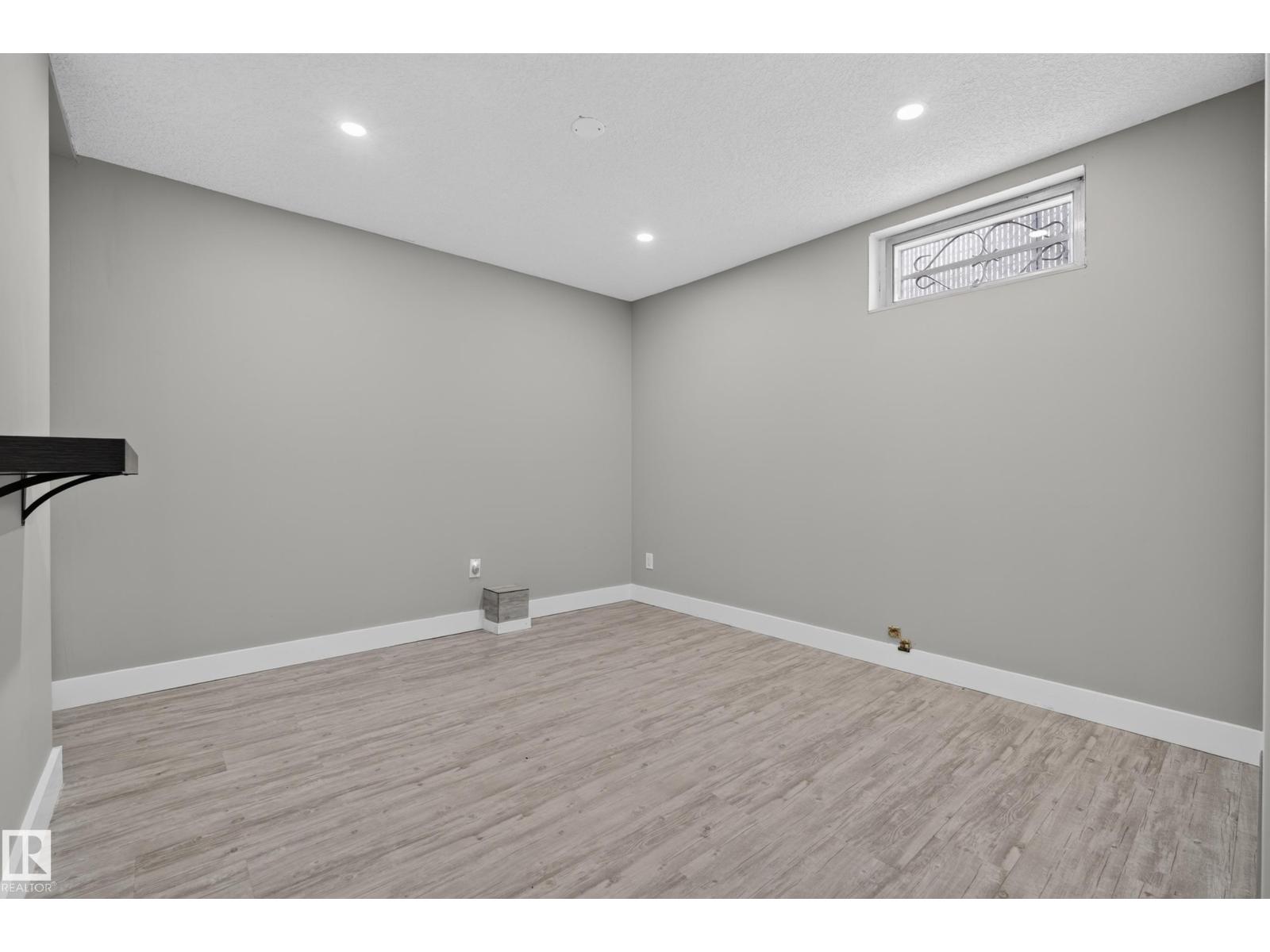 13512 111 ST NW - 32