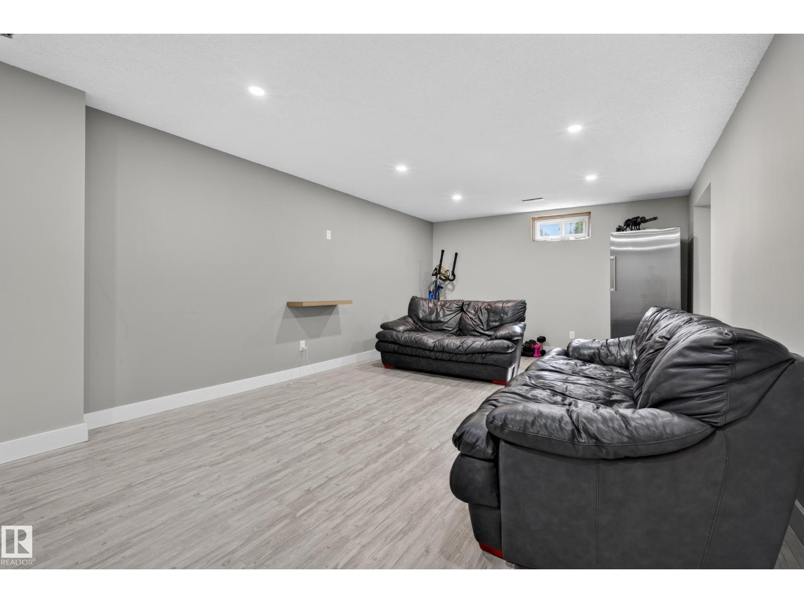 13512 111 ST NW - 25