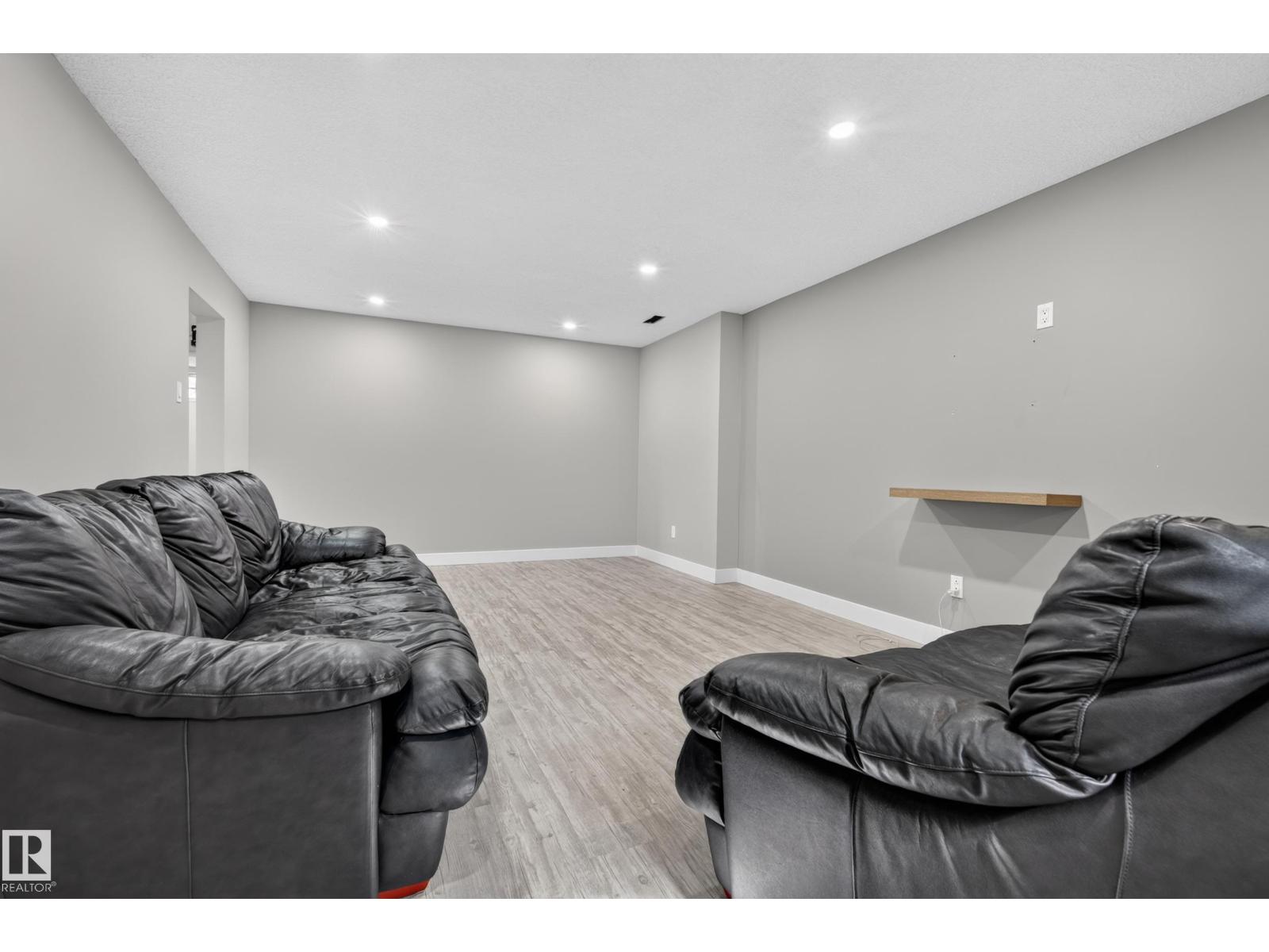 13512 111 ST NW - 26