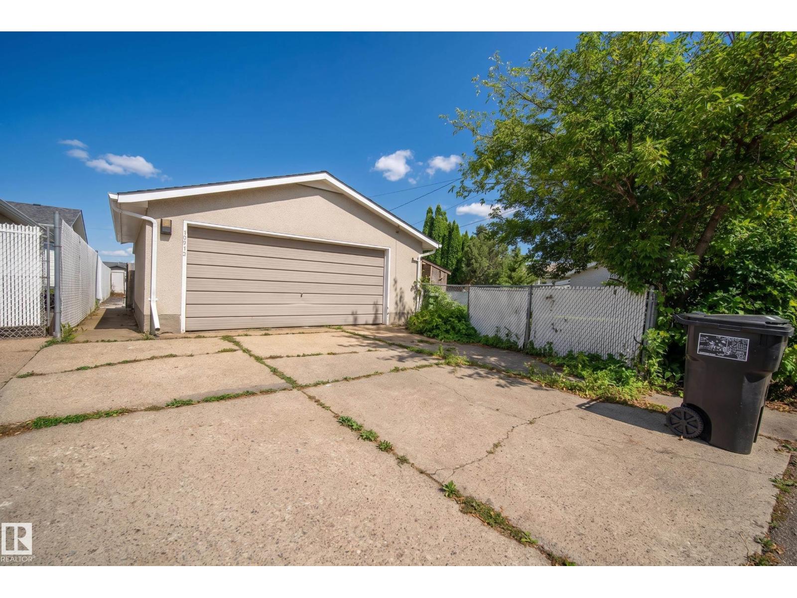 13512 111 ST NW - 39