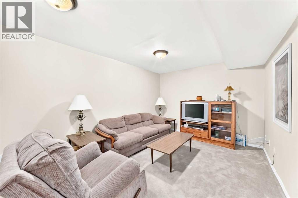 755 Kingsmere Crescent SW - Image 20