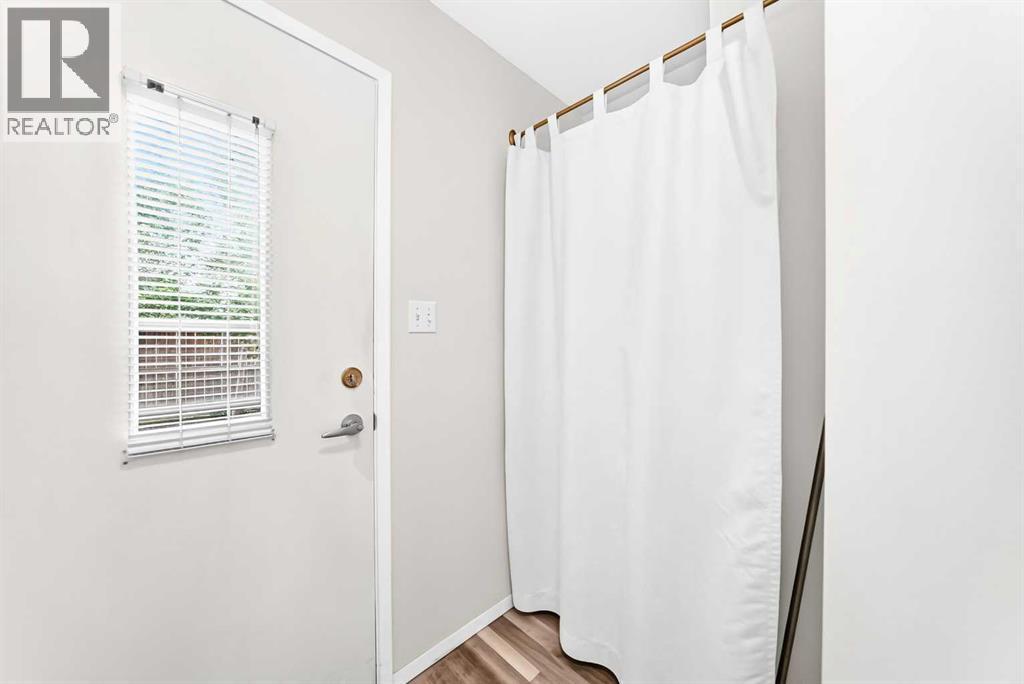 755 Kingsmere Crescent SW - 23