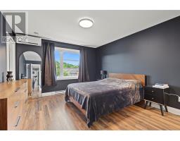 76 Bennett Avenue thumbnail 19