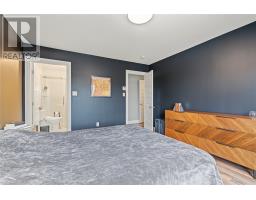 76 Bennett Avenue thumbnail 20