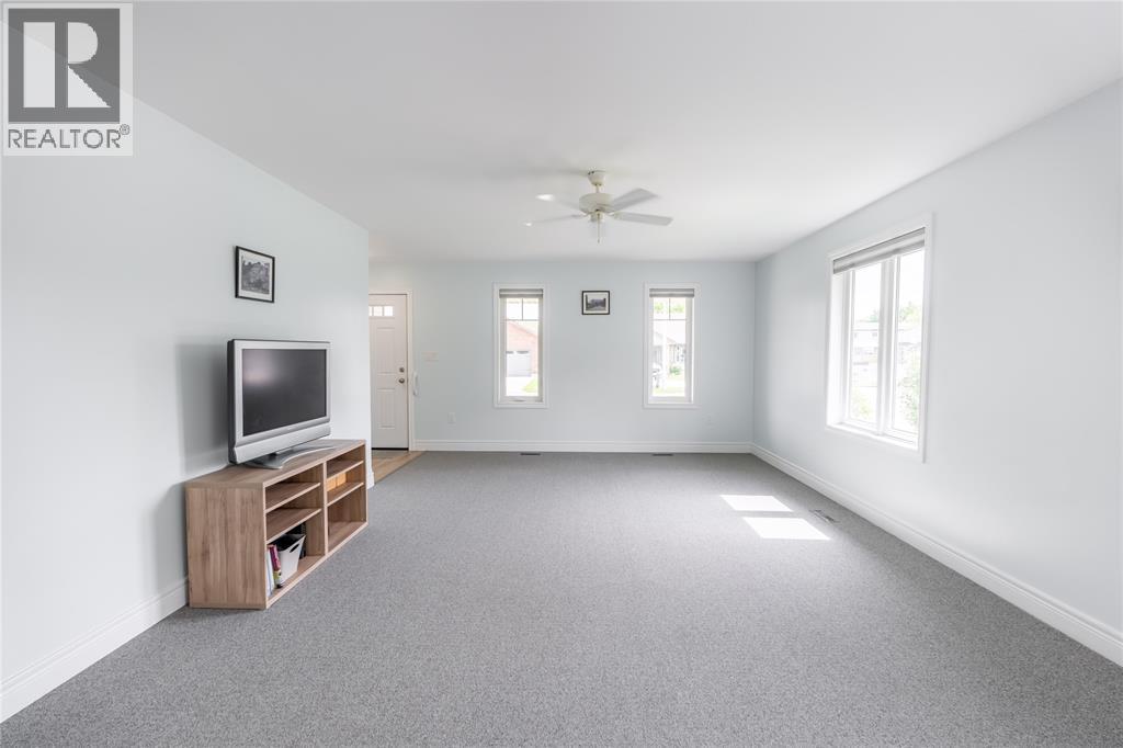 353 GABLES AVENUE, Enniskillen — photo 6