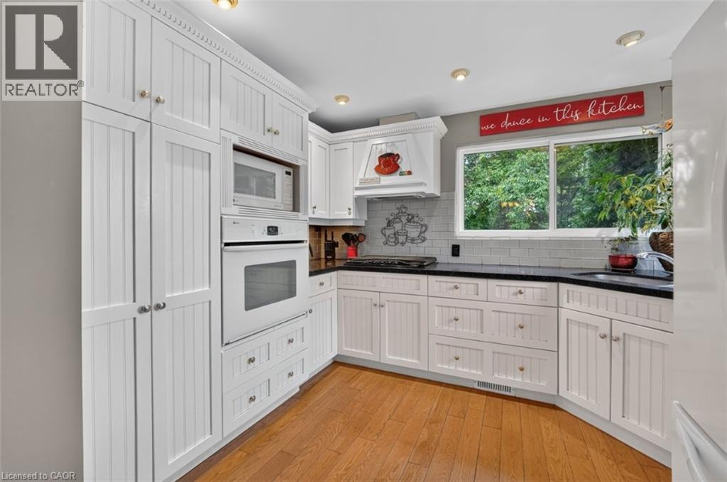 102 RIDGE Road W, Grimsby — photo 8