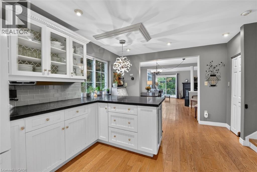 102 RIDGE Road W, Grimsby — photo 9