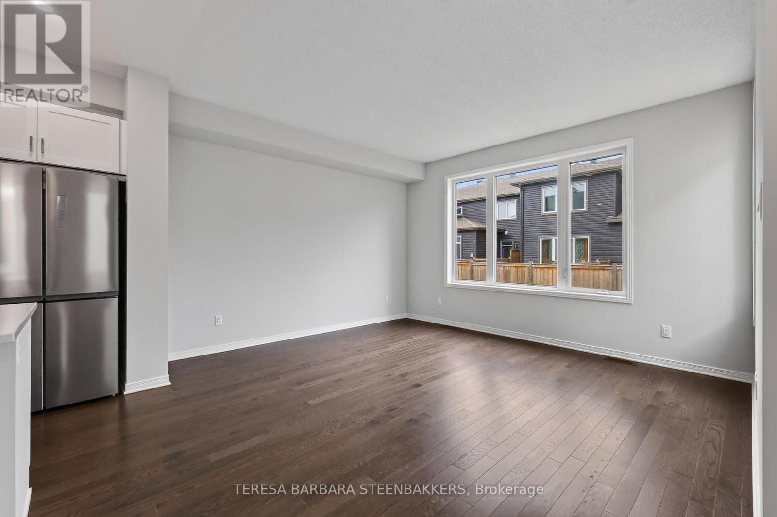 689 TALIESIN CRESCENT E - 10
